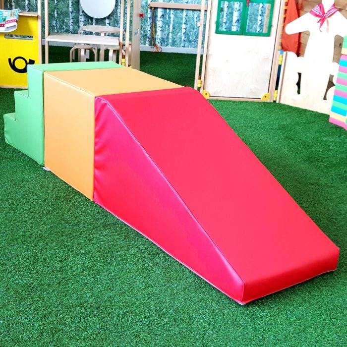 Softplay ramp with stairs